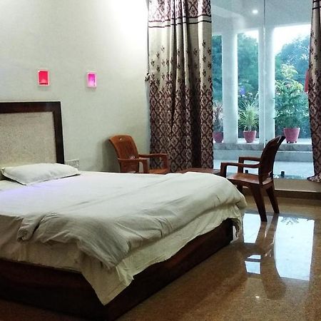 Radha Rani Mahal Khajuraho Hotel Exterior photo