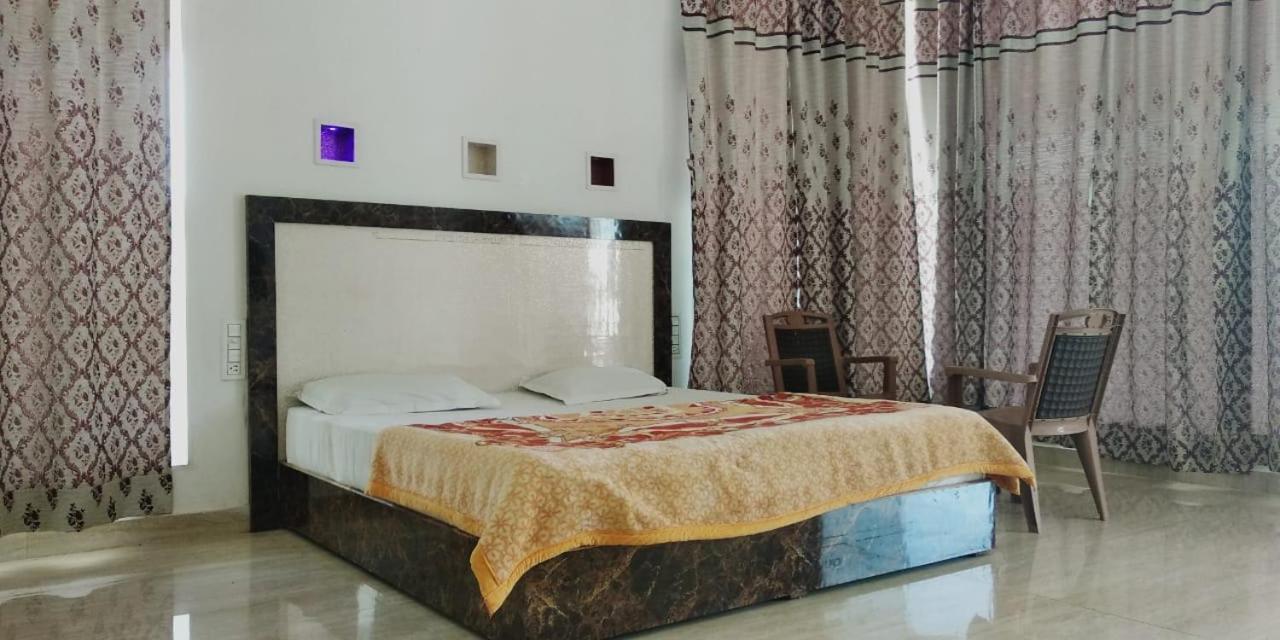 Radha Rani Mahal Khajuraho Hotel Exterior photo